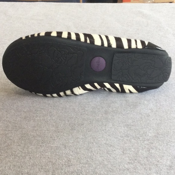 FINAL PRICE NWOB Me Too Heather zebra pattern flat - Size 7M. - Picture 14 of 16